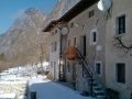 Borgo sotto di Patocco, frazione di Chiusaforte in Val Raccolana foto di case con la neve